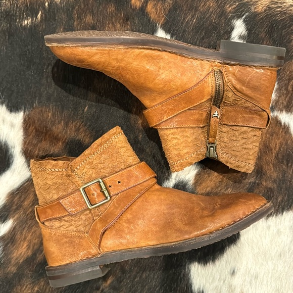 Trask Alexa Textured Boots women's size Ankle Boots Booties